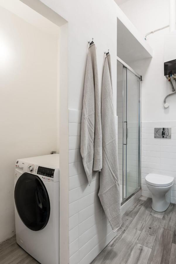 Acquario 5' Free Wifi & Netflix "Prione" By Tilo Apartment'S Genoa Exterior photo