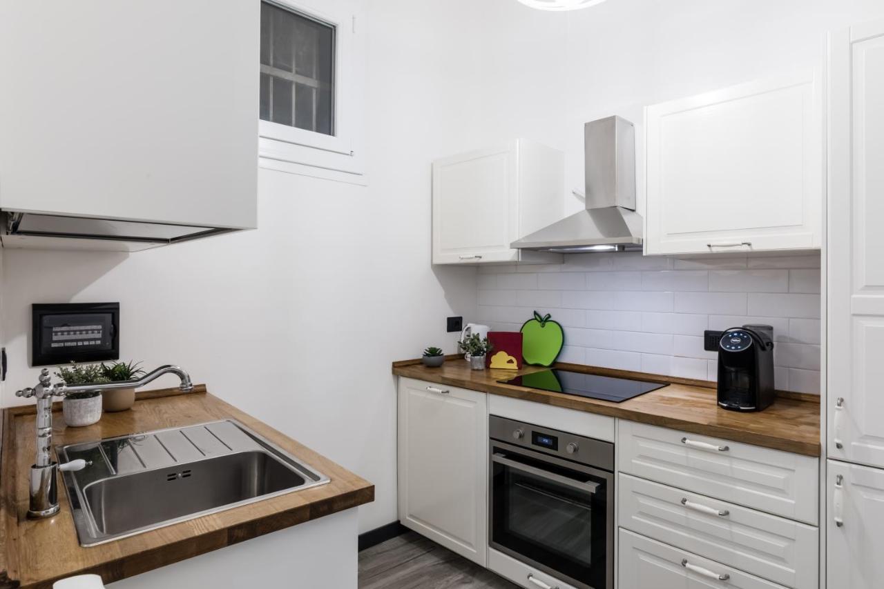 Acquario 5' Free Wifi & Netflix "Prione" By Tilo Apartment'S Genoa Exterior photo